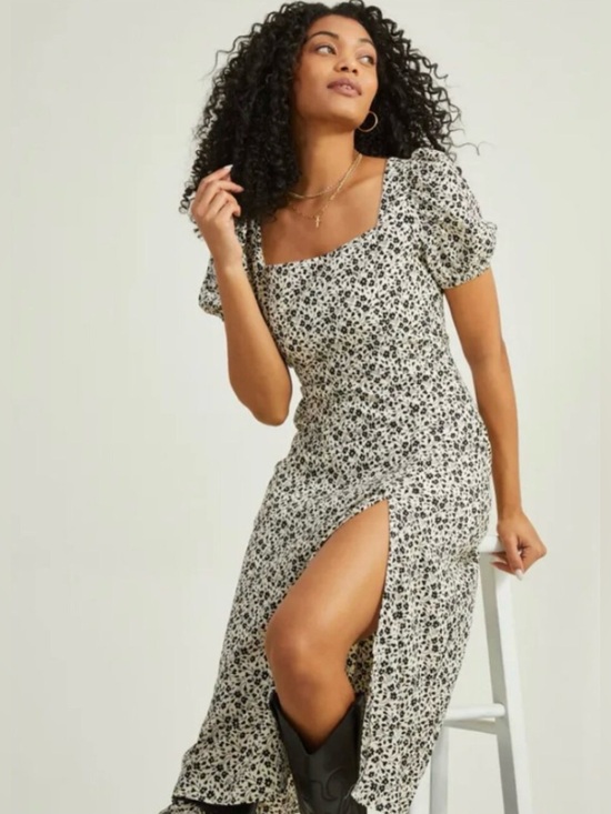 Altar'd State Dresses & Skirts - Altar’d State Floral Square-Neck Puff Sleeve MIDI Dress in White/Black